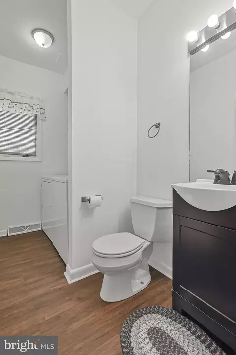 Bath - 26 Chatham Ct, Dover, DE 19901 photo 1 of 3