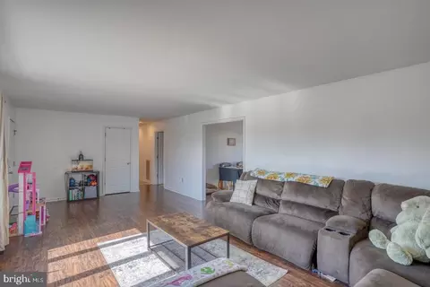 Living - 103 Allan Ave, Viola, DE 19979 photo 1 of 3