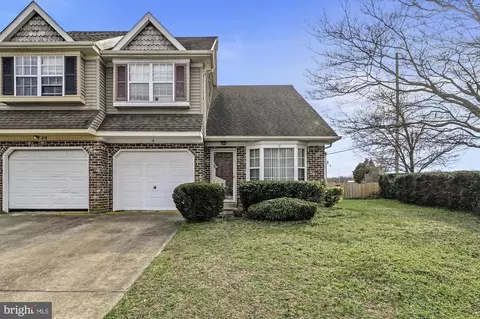 18 Gristmill Dr, Dover, DE 19904