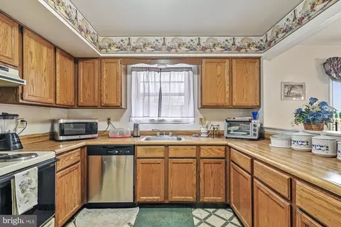 Kitchen - 18 Gristmill Dr, Dover, DE 19904 photo 2 of 2