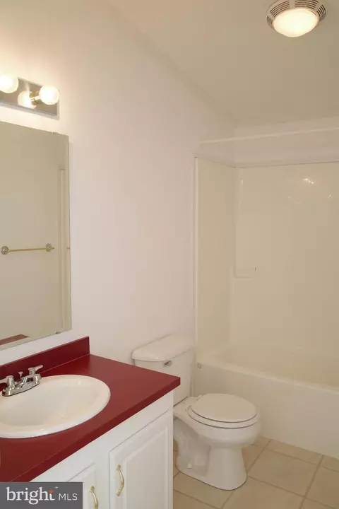 Bath - 427 Moore Pl #427, Dover, DE 19901 photo 2 of 2