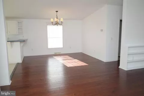 Living - 427 Moore Pl #427, Dover, DE 19901 photo 4 of 6