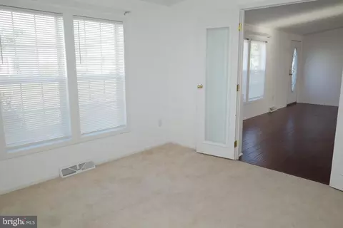Living - 427 Moore Pl #427, Dover, DE 19901 photo 5 of 6