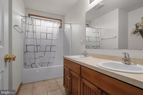 Bath - 77 Stone Ridge Dr, Dover, DE 19901 photo 3 of 4