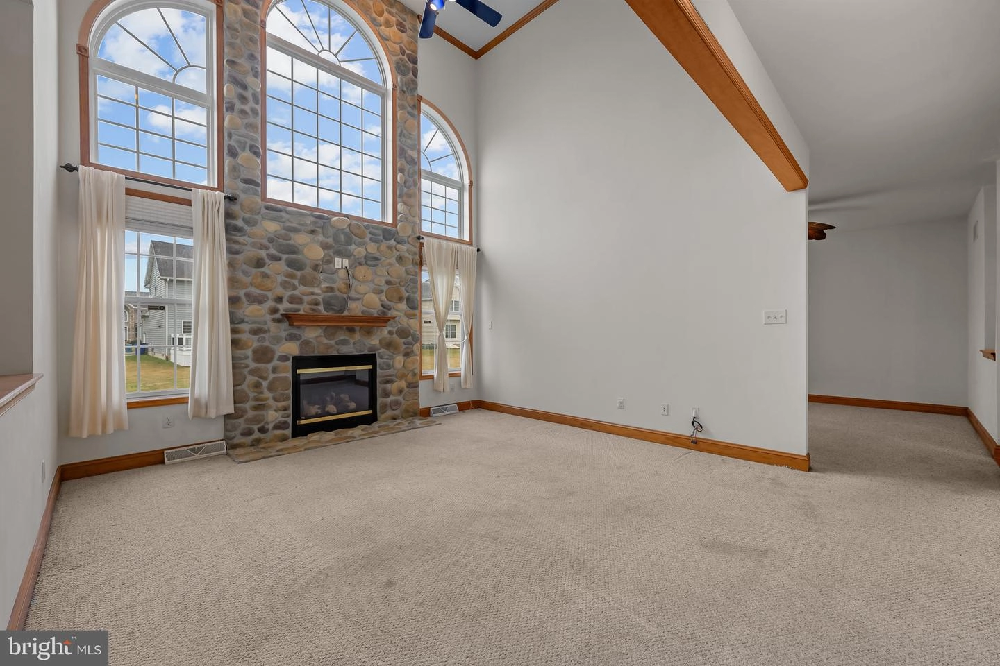 Living - 77 Stone Ridge Dr, Dover, DE 19901 photo 1 of 2