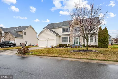 Exterior - 77 Stone Ridge Dr, Dover, DE 19901 photo 3 of 12