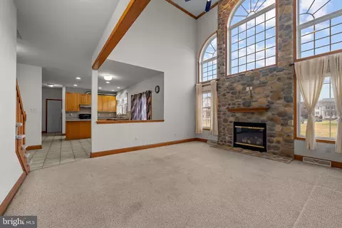 Living - 77 Stone Ridge Dr, Dover, DE 19901 photo 2 of 2