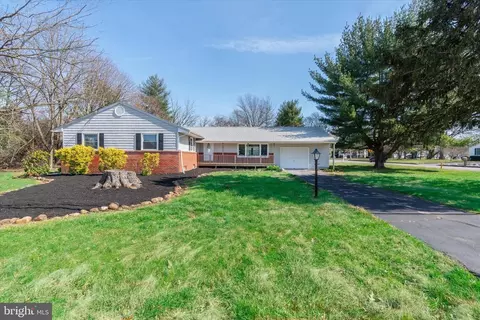 53 Sunnyside Rd, Smyrna, DE 19977
