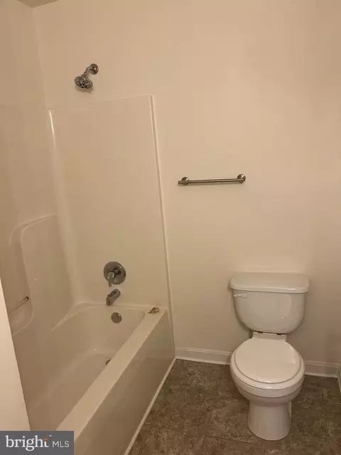 Bath - 165 Holmes St, Dover, DE 19901 photo 3 of 3