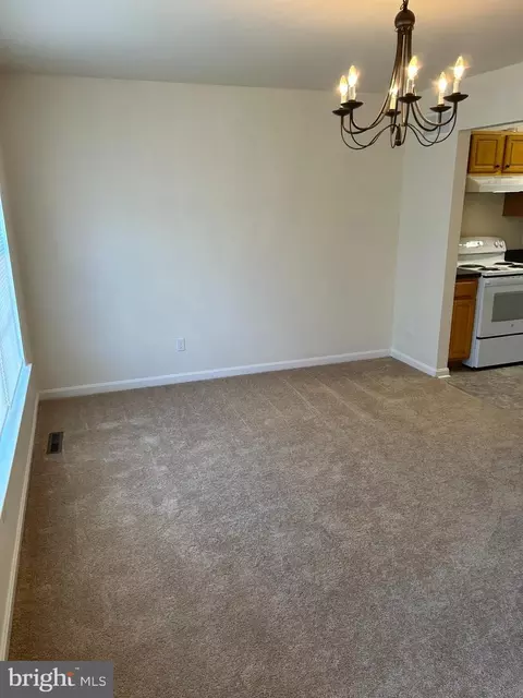 Dining - 165 Holmes St, Dover, DE 19901 photo 2 of 2