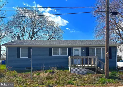 24 4th St, Frederica, DE 19946