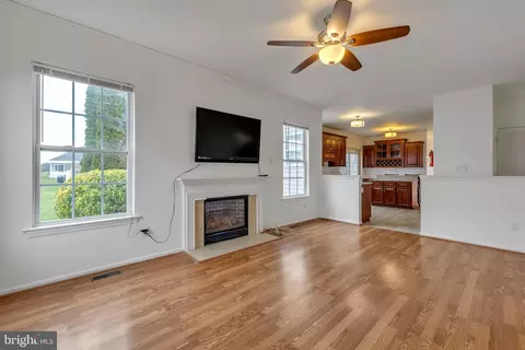 Living - 12 Seacroft Dr, Dover, DE 19904 photo 5 of 5
