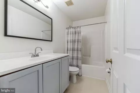 Bath - 12 Seacroft Dr, Dover, DE 19904 photo 3 of 4