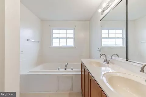 Bath - 12 Seacroft Dr, Dover, DE 19904 photo 2 of 4