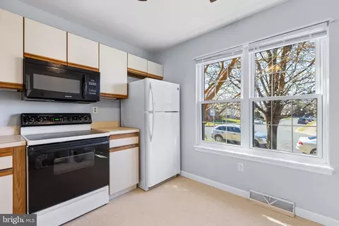 Kitchen - 341 Cold Spring Pl, Dover, DE 19904 photo 2 of 4