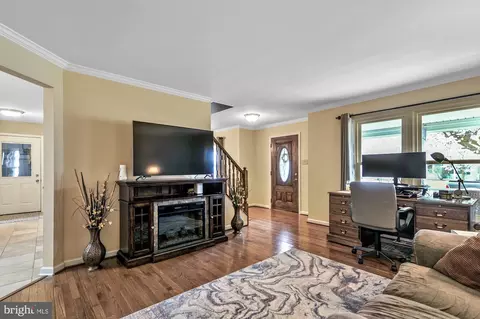 Living - 17 Lordship Ln, Dover, DE 19901 photo 4 of 9