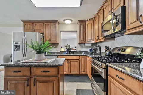 Kitchen - 17 Lordship Ln, Dover, DE 19901 photo 2 of 4