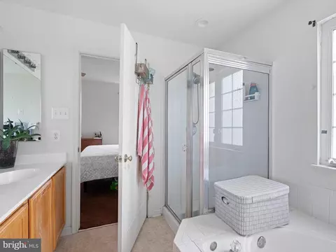 Bath - 87 Peyton St, Dover, DE 19901 photo 2 of 4