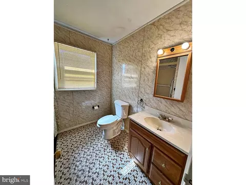 Bath - 951 Buck Dr, Dover, DE 19901 photo 1 of 2