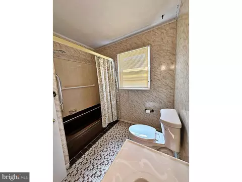 Bath - 951 Buck Dr, Dover, DE 19901 photo 2 of 2
