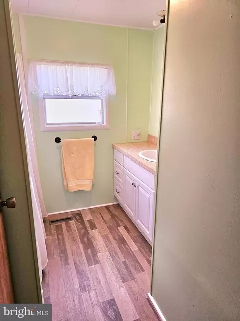 Bath - 51 Bergold Ln, Dover, DE 19901 photo 1 of 3