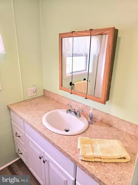 Bath - 51 Bergold Ln, Dover, DE 19901 photo 2 of 3