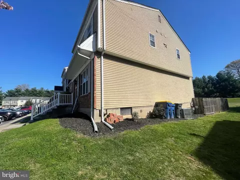 Exterior - 24 Heritage Dr, Dover, DE 19904 photo 6 of 8
