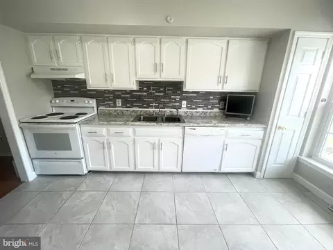 Kitchen - 24 Heritage Dr, Dover, DE 19904 photo 3 of 4