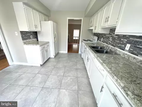 Kitchen - 24 Heritage Dr, Dover, DE 19904 photo 2 of 4