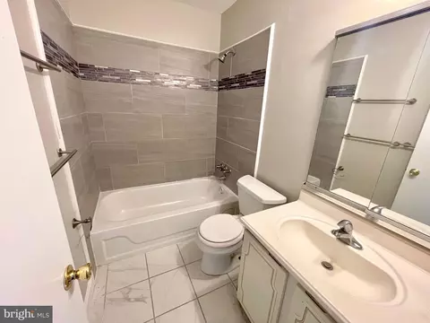 Bath - 24 Heritage Dr, Dover, DE 19904 photo 3 of 4