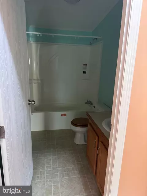 Bath - 536 Weaver Dr, Dover, DE 19901 photo 3 of 3