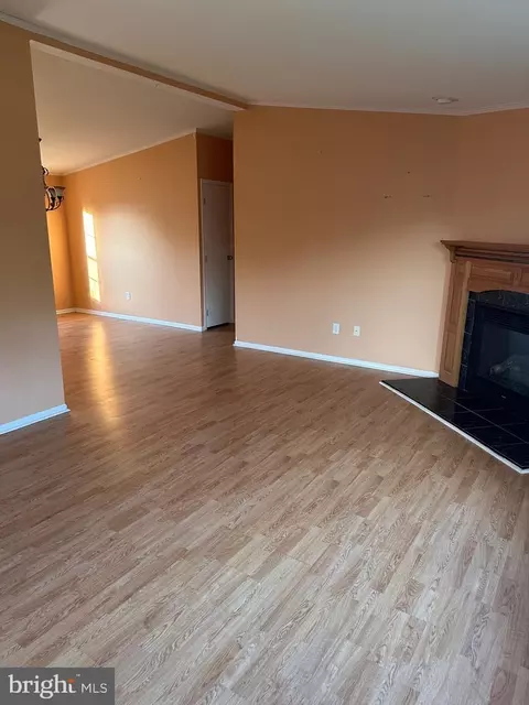 Living - 536 Weaver Dr, Dover, DE 19901 photo 2 of 2