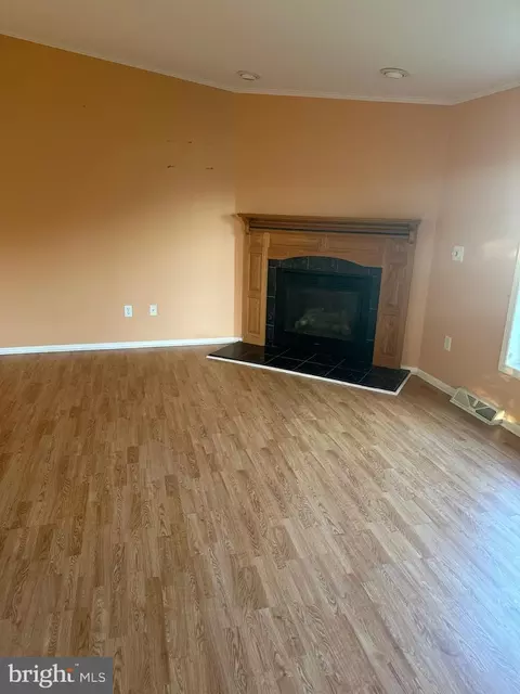 Living - 536 Weaver Dr, Dover, DE 19901 photo 1 of 2