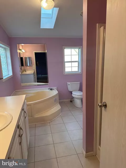 Bath - 536 Weaver Dr, Dover, DE 19901 photo 2 of 3