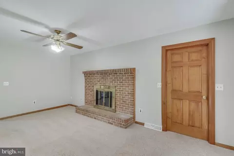 Living - 20 Drew Ct, Dover, DE 19901 photo 2 of 3