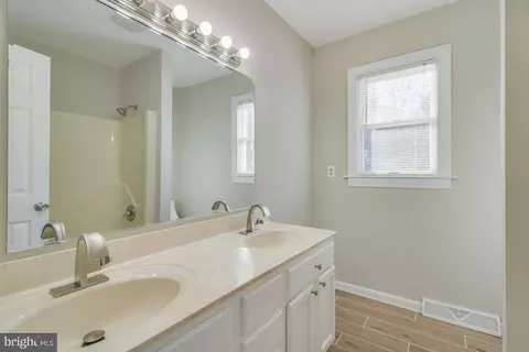Bath - 20 Drew Ct, Dover, DE 19901 photo 2 of 3