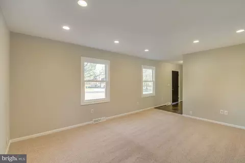 Living - 20 Drew Ct, Dover, DE 19901 photo 1 of 3