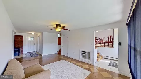 Living - 1179 Oak Dr, Dover, DE 19904 photo 3 of 4