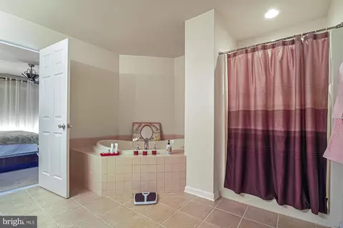 Bath - 212 Saxondale Ln, Dover, DE 19904 photo 1 of 3