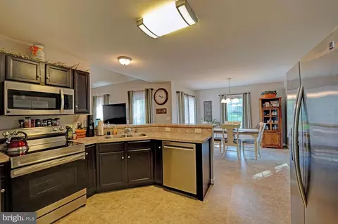 Kitchen - 104 E Buck Point Rd, Clayton, DE 19938 photo 6 of 7