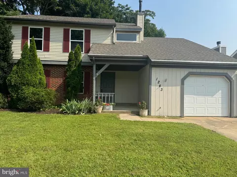 1243 S Farmview Dr, Dover, DE 19904