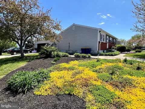 52 N Fairfield Dr, Smyrna, DE 19977