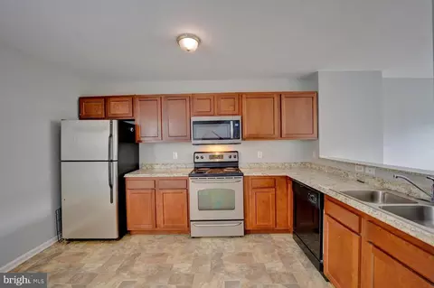 Kitchen - 183 E Sheldrake Cir, Dover, DE 19901 photo 3 of 3