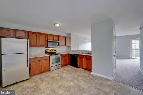 Kitchen - 183 E Sheldrake Cir, Dover, DE 19901 photo 2 of 3