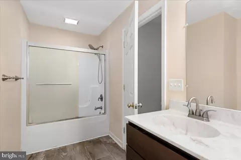 Bath - 44 Meadow Glen Dr, Dover, DE 19901 photo 1 of 1