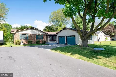 44 Meadow Glen Dr, Dover, DE 19901