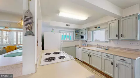 Kitchen - 57 S Sandpiper Dr, Dover, DE 19901 photo 2 of 2