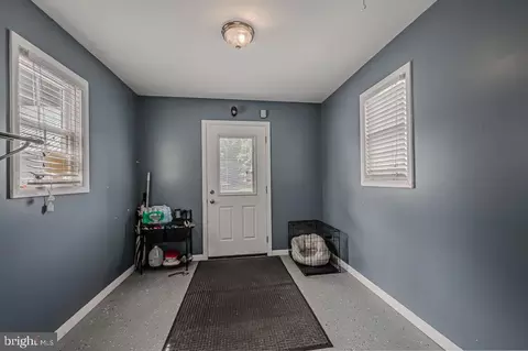Entry Way - 3629 Forrest Ave, Dover, DE 19904 photo 5 of 6