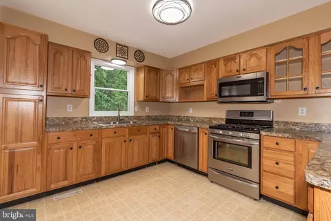Kitchen - 1273 E Denneys Rd, Dover, DE 19901 photo 1 of 2