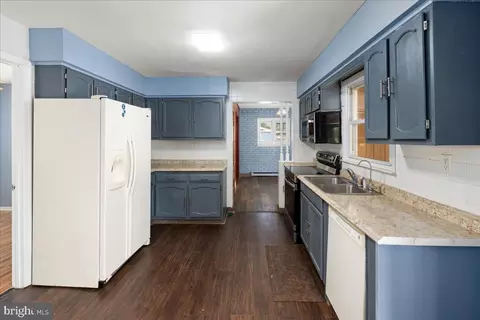 Entry Way - 950 Bedford Dr, Dover, DE 19904 photo 1 of 3